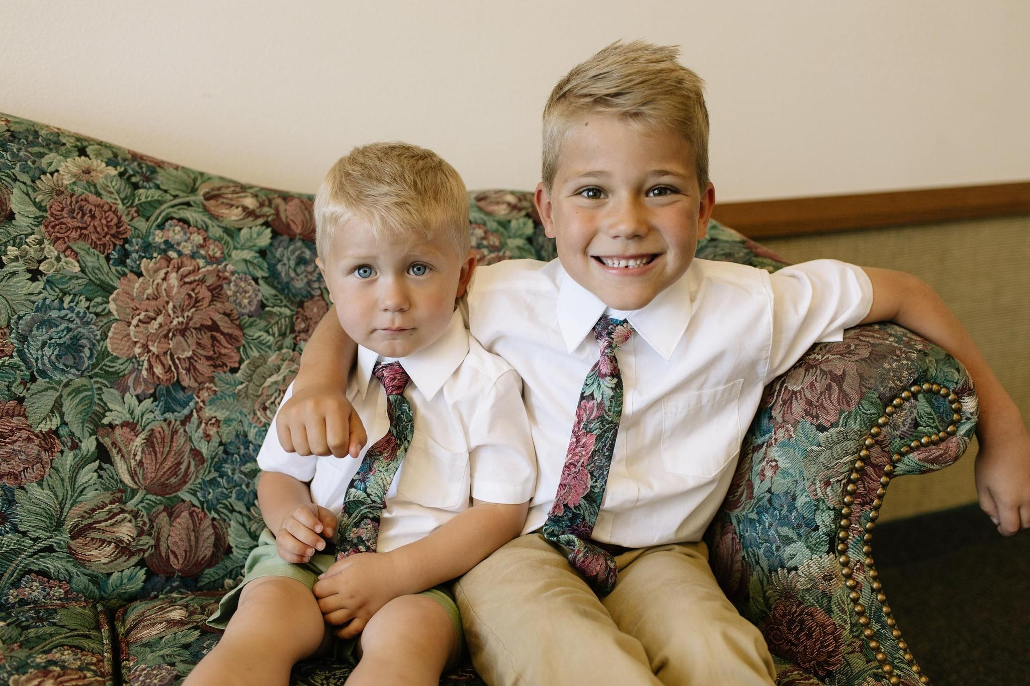 Foyer Floral Boys Tie