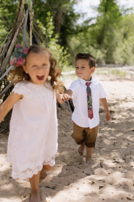 Foyer Floral Boys Tie